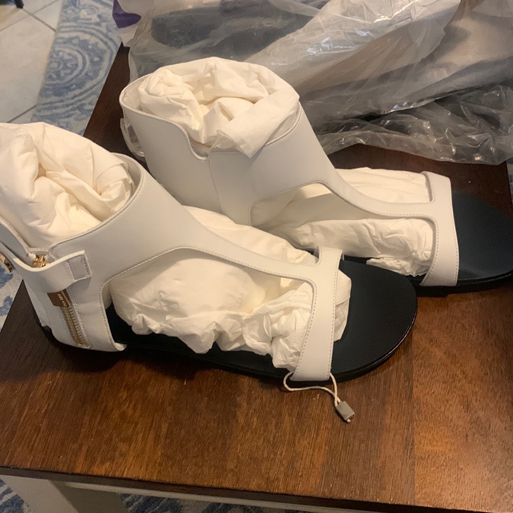Vicini Sandals